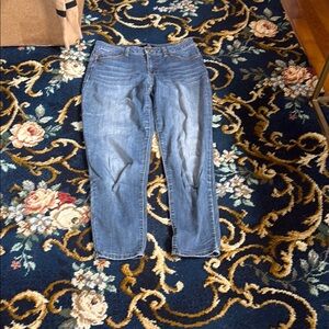 1822 Denim Straight Leg Light Wash Jeans‎